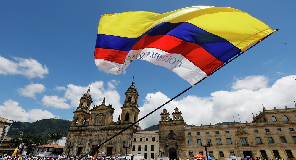 Conservador e ex-guerrillheiro disputam em junho 2º turno na Colômbia