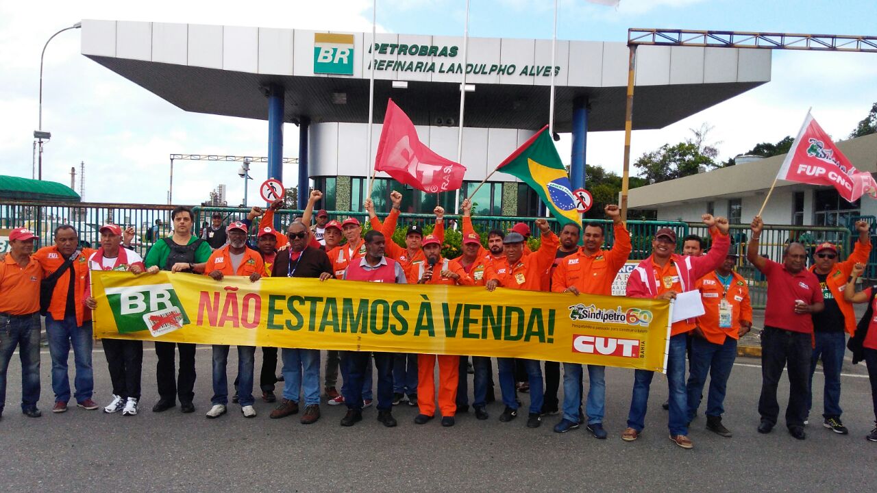 Petroleiros antecipam greve para esta segunda (28)
