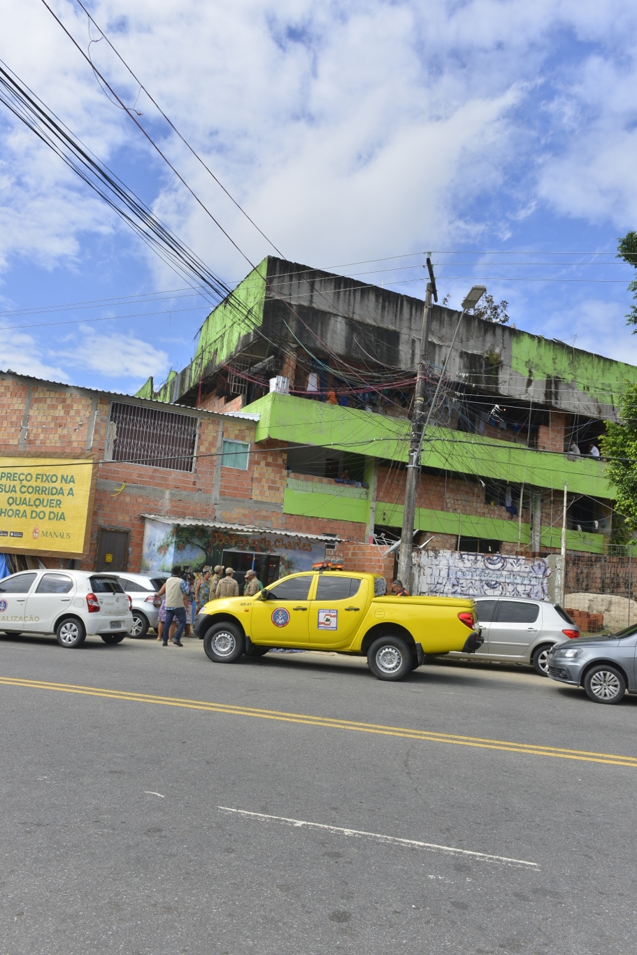 Amazonino determina instalação de equipe para avaliar prédio abandonado em Manaus