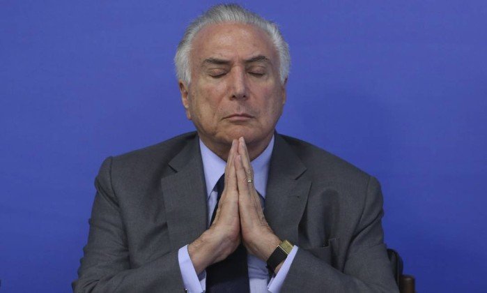 Brasileiros vão gastar R$ 2,7 milhões para Temer usar celular em voo