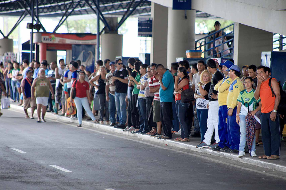Sem prefeito, Manaus tem 4º dia de greve com 100% da frota parada