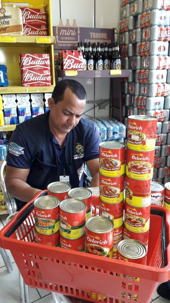 Procon Amazonas apreende mais de 80 itens vencidos em supermercado na Redenção