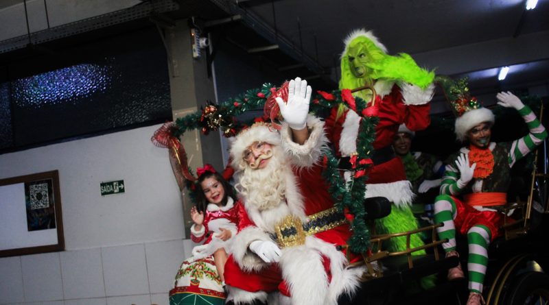 Temporada natalina começa em Manaus com a tradicional parada da Nilton Lins